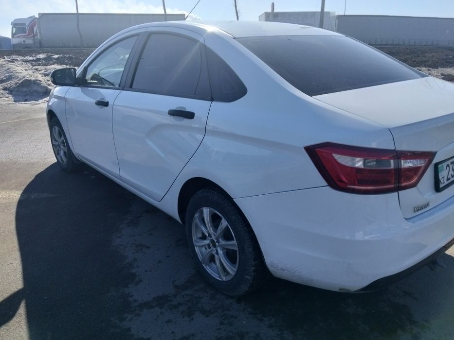 Продам весту 2018 год