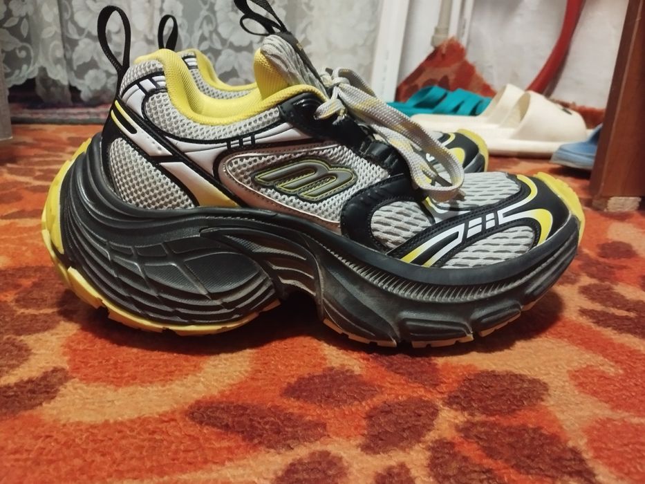 Balenciaga 10xl size 42