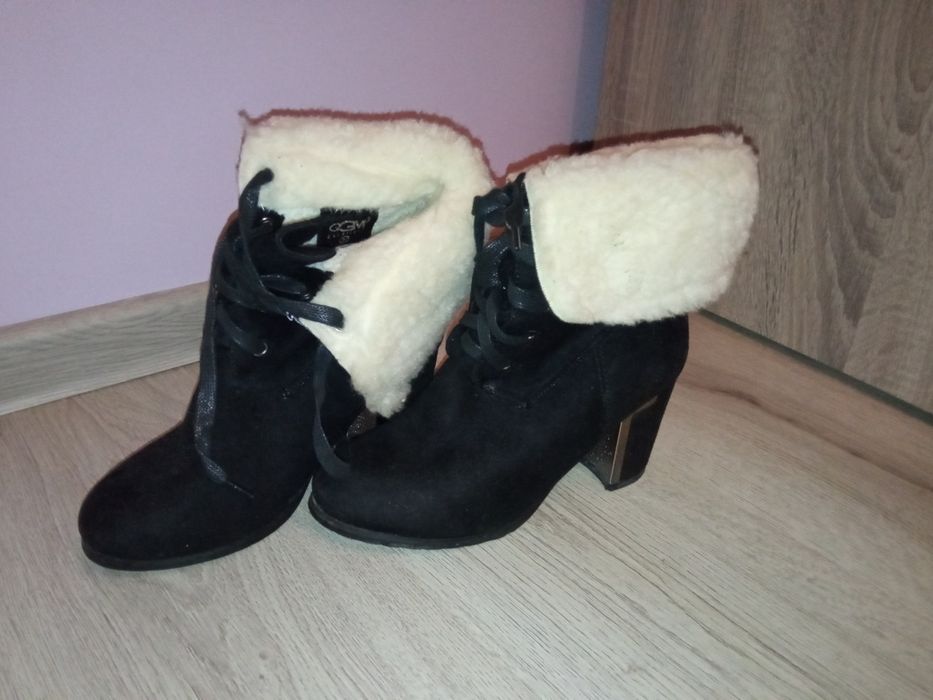 Велурени боти с ток