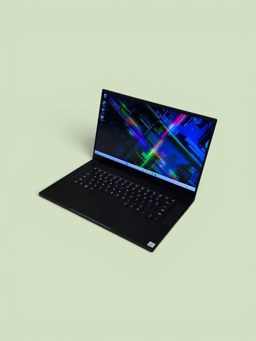 Геймърски Лаптоп 15.6’Full HD IPS 300Hz RTX 2080 Super 8GB Core I7-10875H Razer Blade Advanced 15 32GB DDR4 1TB SSD