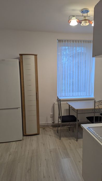 Dau în chirie apartament cu o camera