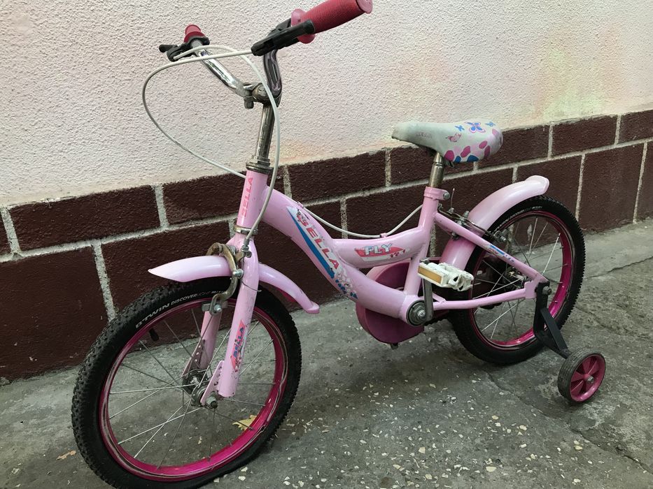Bicicleta roz pentru fete