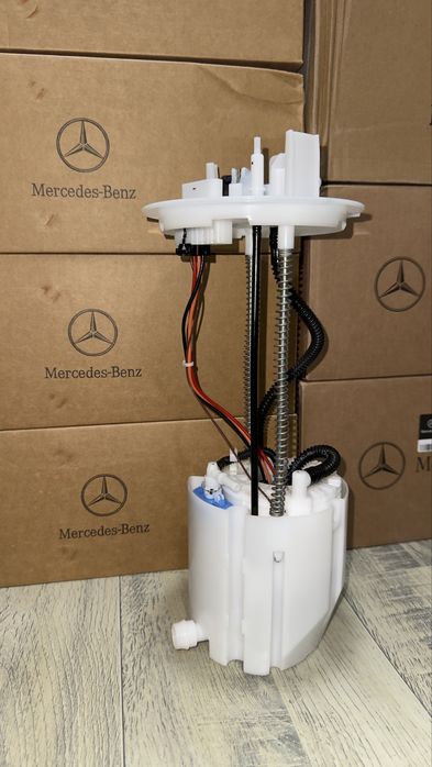 Бензонасос на Мерседес Бенз оригинальный.
