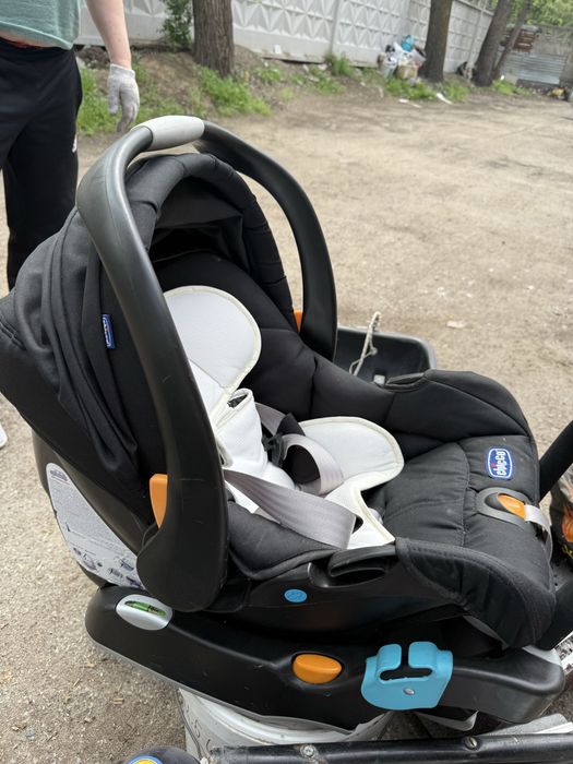 Продается автолюлька Chicco