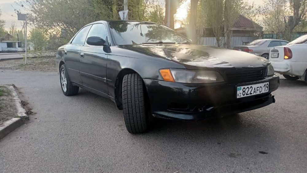 Автомобиль Тойота Марк 2