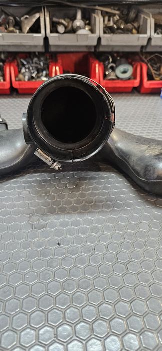 Лястовица / Въздуховод Мерцедес om642 Mercedes