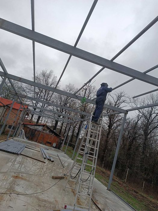 Метални огради навеси