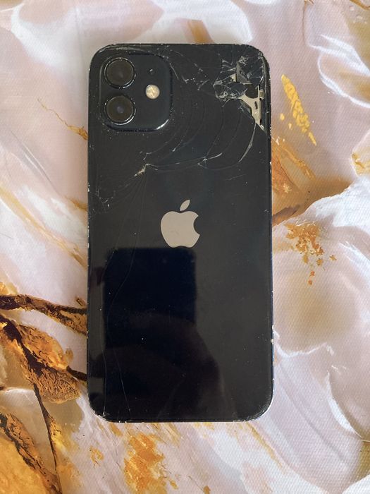 Срочно продам iPhone 12