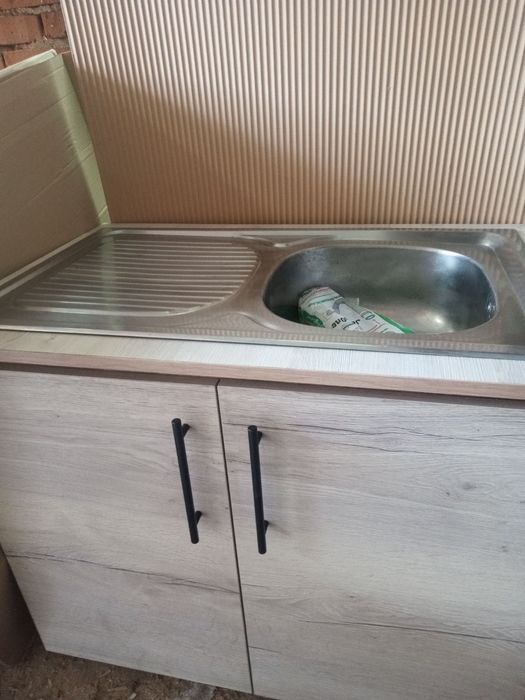 Продавам нов Шкаф с мивка