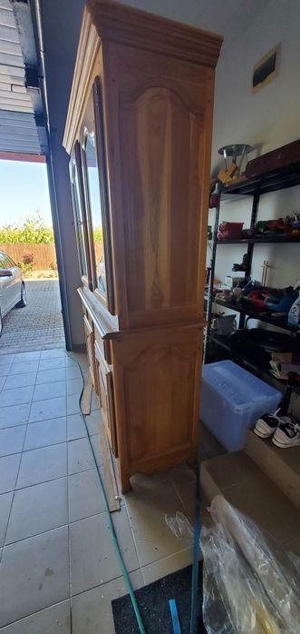 Vand vitrina din lemn masiv noua sculptata