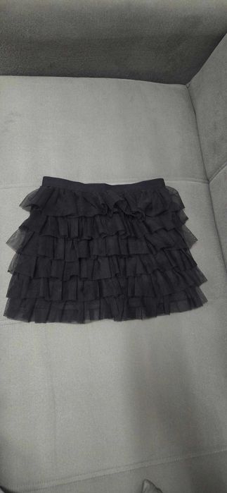 Fusta pentru fetite,marca Terranova,cu volane,marimea 8-9 ani,128-134,neagra,stare foarte buna