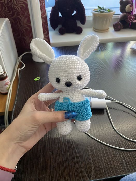 Вязанный зайчик