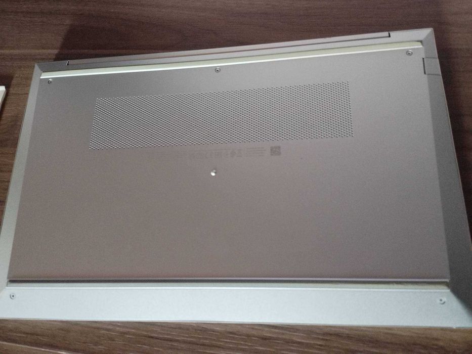 Перфектен hp-450 G8*11th Intel® i5 *