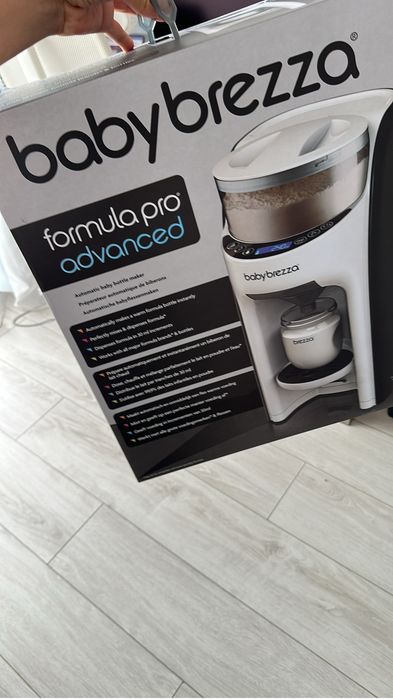 Baby Brezza formula Pro Advanced white
