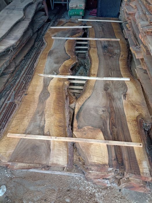 Vând scandura de nuc