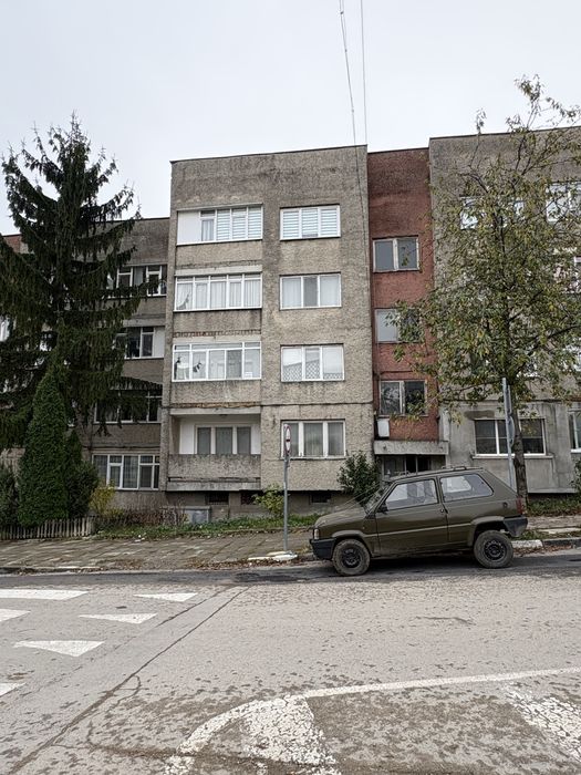 Продава се Тристаен апартамент в Омуртаг - 5 кв.м за 18000 €/кв.м - Снимка #2