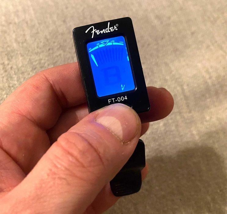 Aparat acordaj chitara Fender FT-004 tuner clip-on cromatic