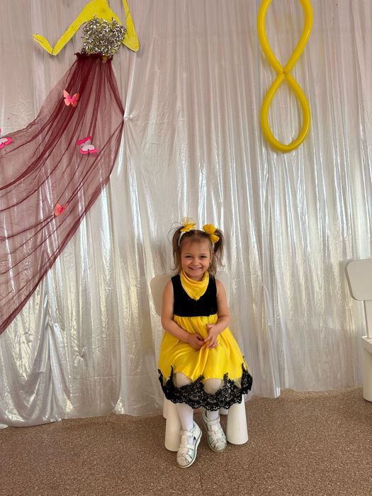 Продам платье от 3 до 5 лет