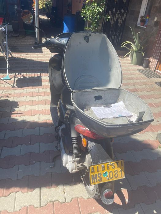 Scuter de vanzare aprilia scarabeo