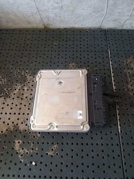 Ecu calculator motor 1.8 tfsi skoda yeti 5l 5l0907115c 1z0907115f 0261s05744