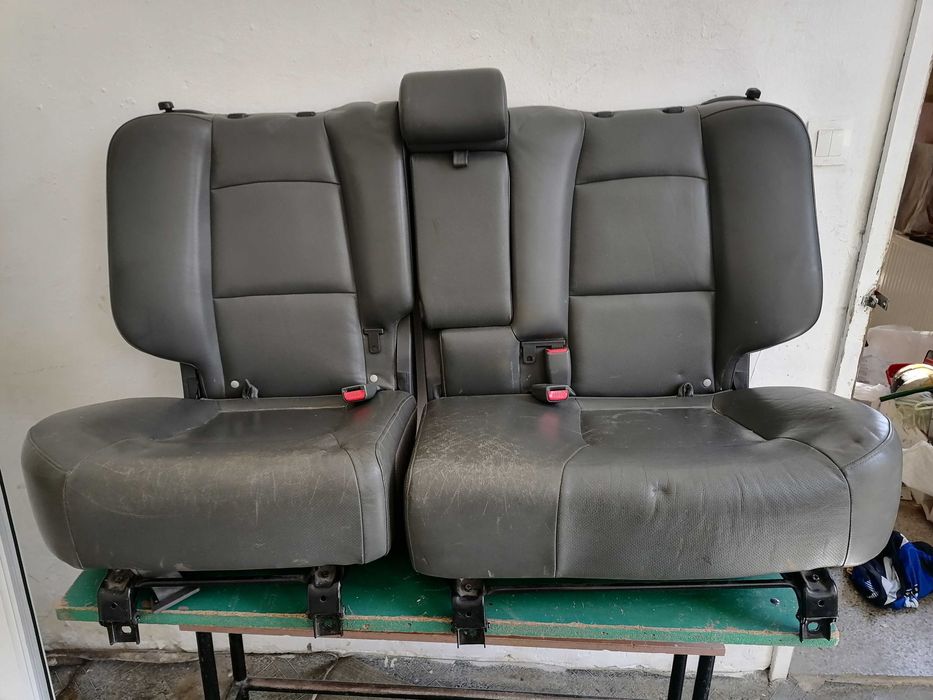 Продавам кожени седалки от Hyundai Santa fe 2003г.