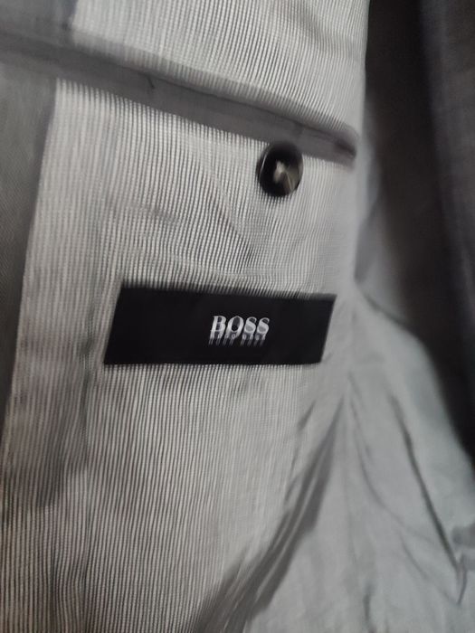 Продам костюм HUGO BOSS