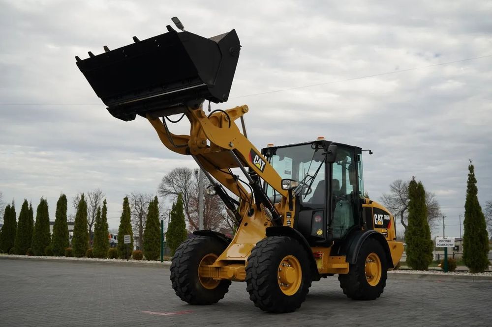 Cat 906M / ÎNCĂRCĂTOR PE ROȚI / 2019 / CUPĂ CU FALCI /
