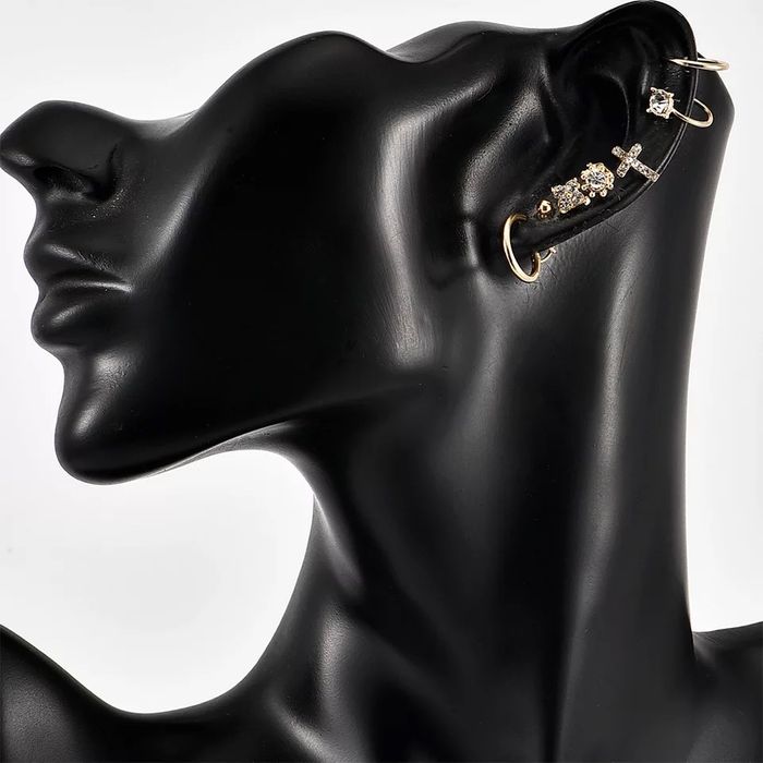 Обеци за ухо - различни модели