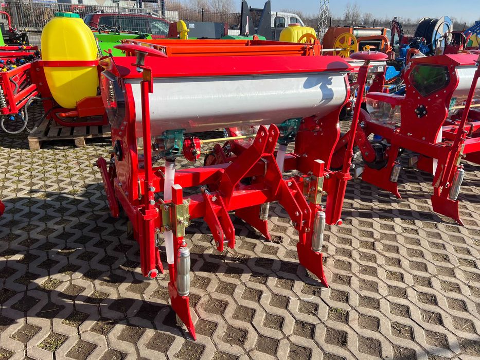 Semanatoare de porumb Agramix 2 randuri cutie fertilizare mare