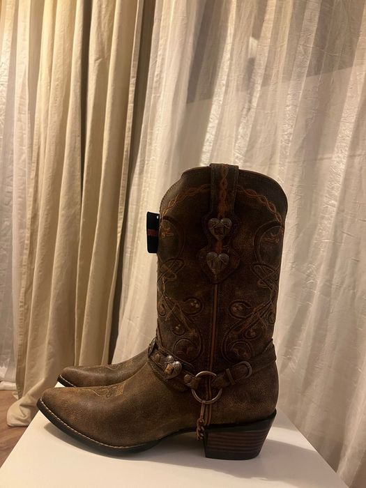 Cowoboyboots noi cu etichetă