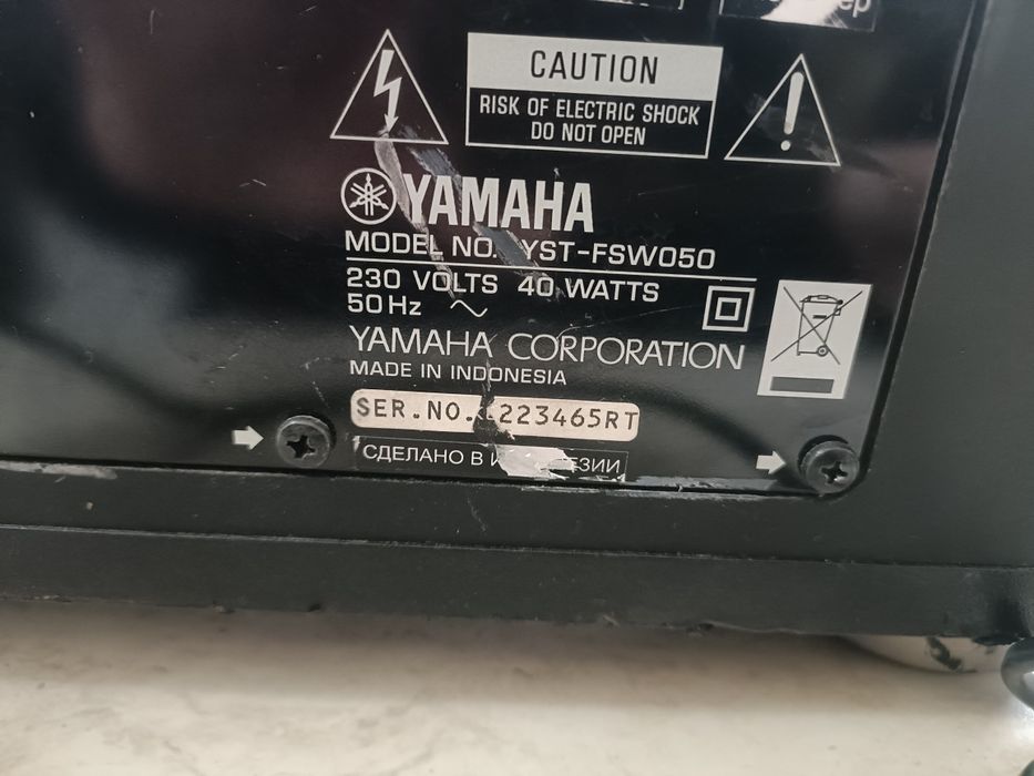 Yamaha YST FSW 050 subwoofer activ + 2 sateliți Onkyo SLM 301