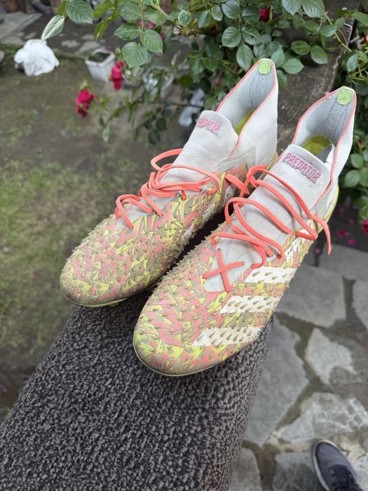 Бутонки Adidas Predator.