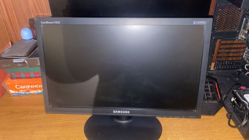 Vând monitor Samsung SyncMaster E1920