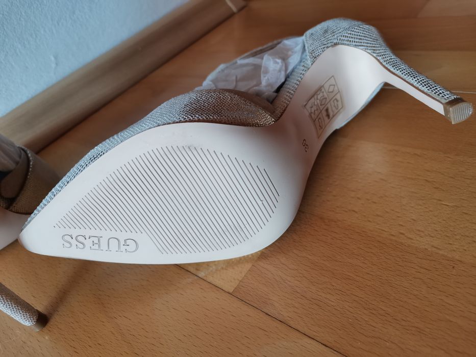 Pantofi damă noi piele naturala Guess 36