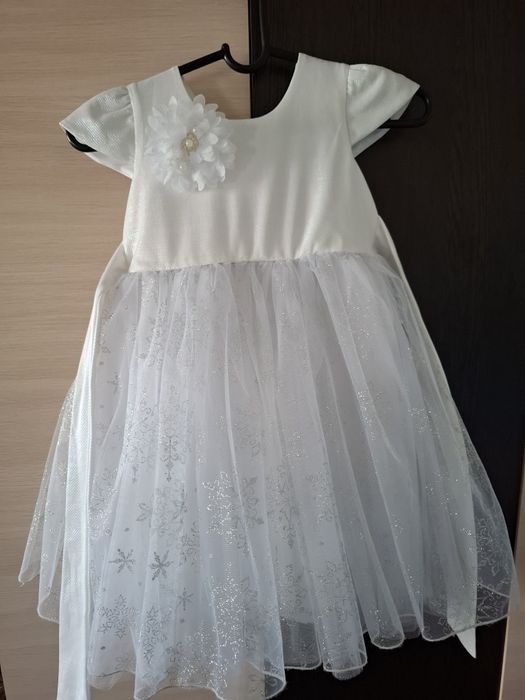 Продам нарядное красивое белое платье