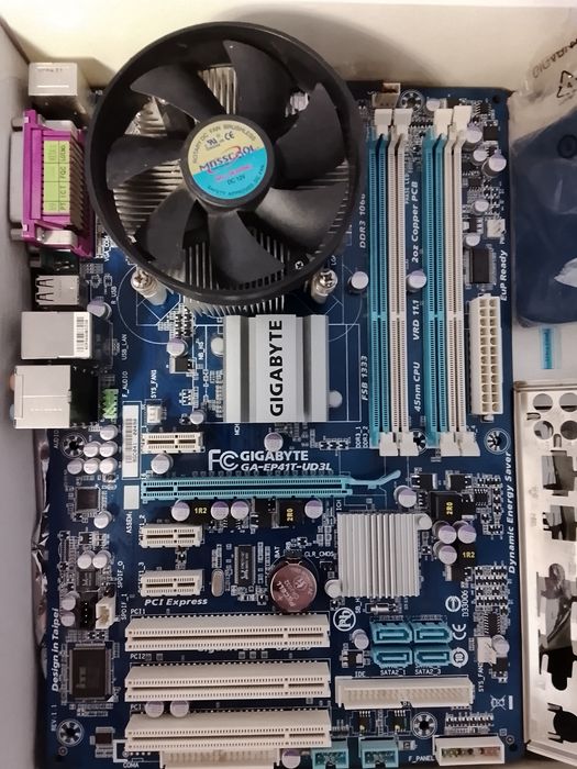 Материнская плата 775