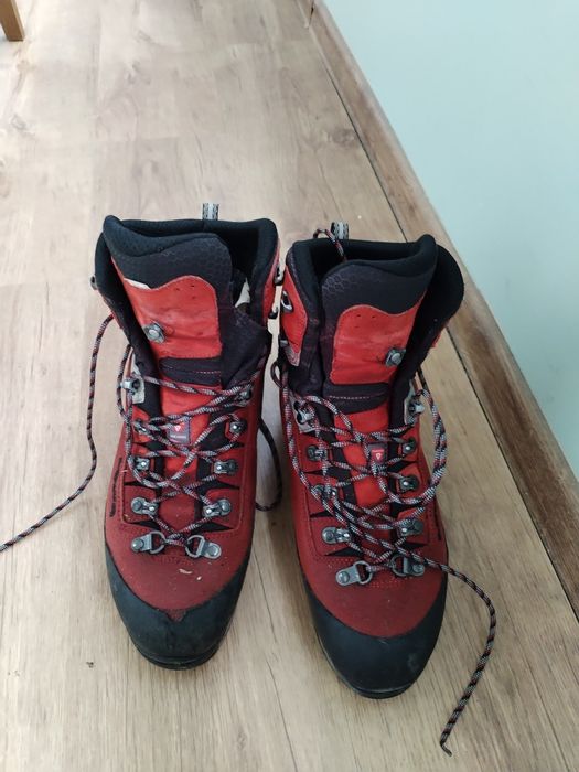 Обувки LOWA за преходи