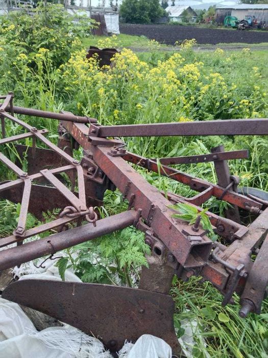 Продам плуг 3х корпусный