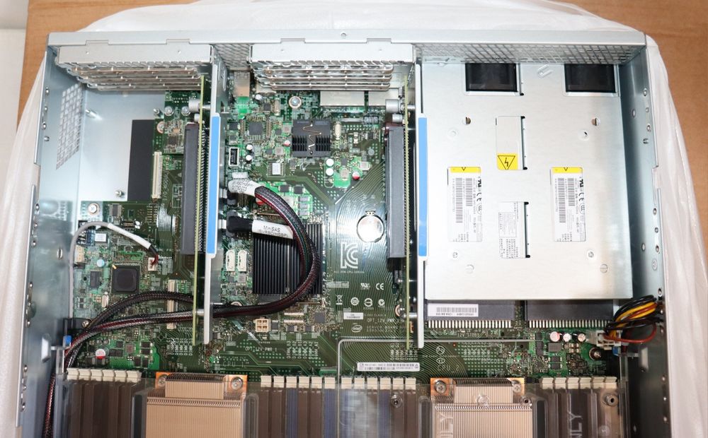 Server 2U Intel R2224GZ4GC4 24 SFF 2 x Skt 2011 V1/V2 0 DDR3 Barebone + Rail Kit NOU