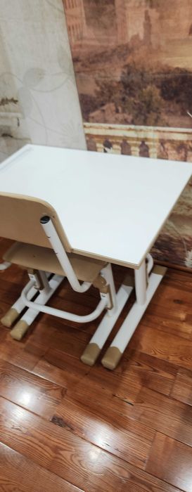Продаётся детская парта со стулом