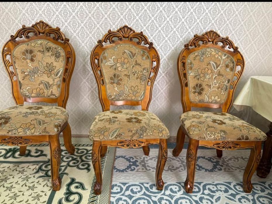 Продаются стульчики и стол