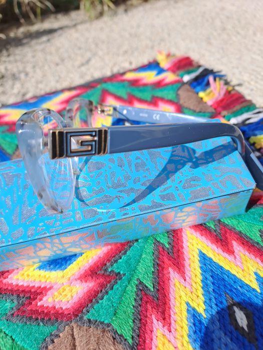 Продавам нови рамки GUESS