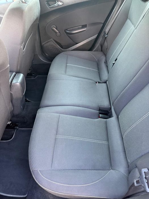 Vând Opel Astra J An 2013