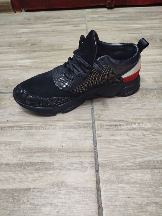 Adidasi piele noi nr 43