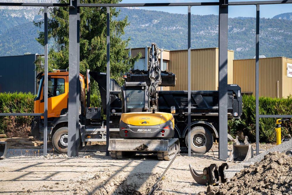 MECALAC 6MCR - Мултифункционален багер, челен товарач, кран и мотокар
