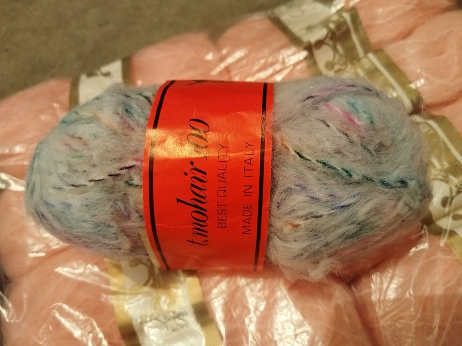 Много и различни прежди мохер, пан, букле, коприна