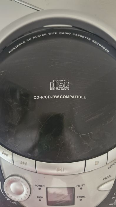 Vând casetofon retro,multifuncțional. Radio,cd si casetă.