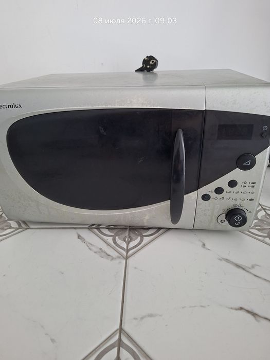 Микроволновая печь/2шт/. Electrolux  и  AVA