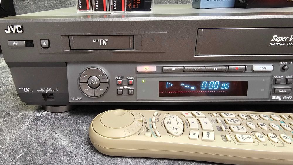 Един рядък (напълно работещ) Професионален, Mini-DV - S-VHS ET , Легендарен модел!
