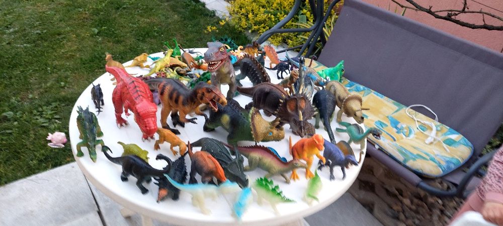 jucarii dinozauri